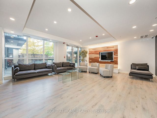 917 - 15 James Finlay Way