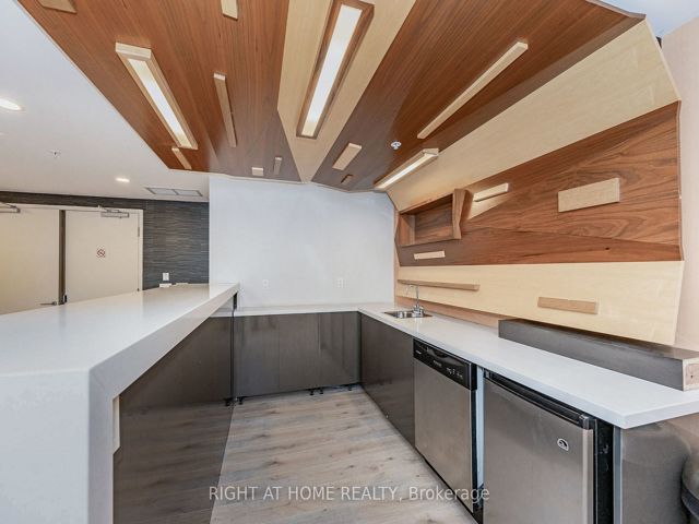 917 - 15 James Finlay Way