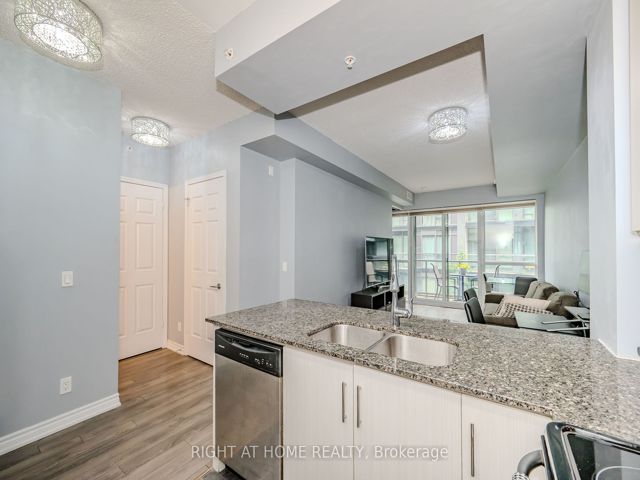 917 - 15 James Finlay Way