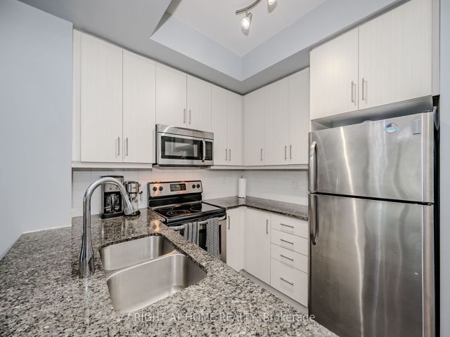917 - 15 James Finlay Way