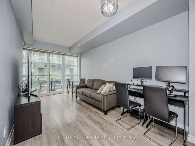 917 - 15 James Finlay Way