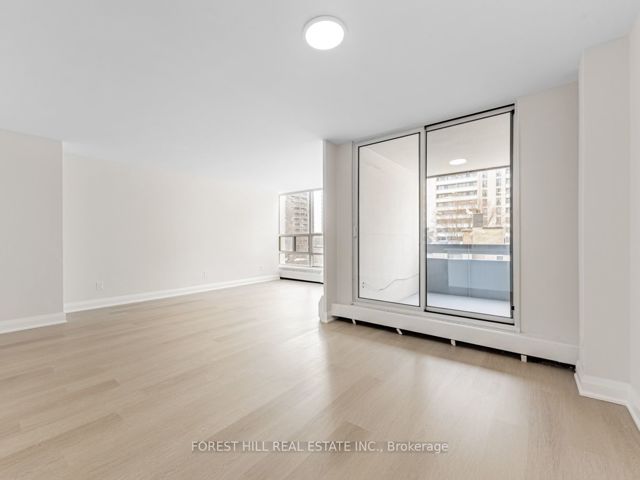 402 - 141 Lyon Crt