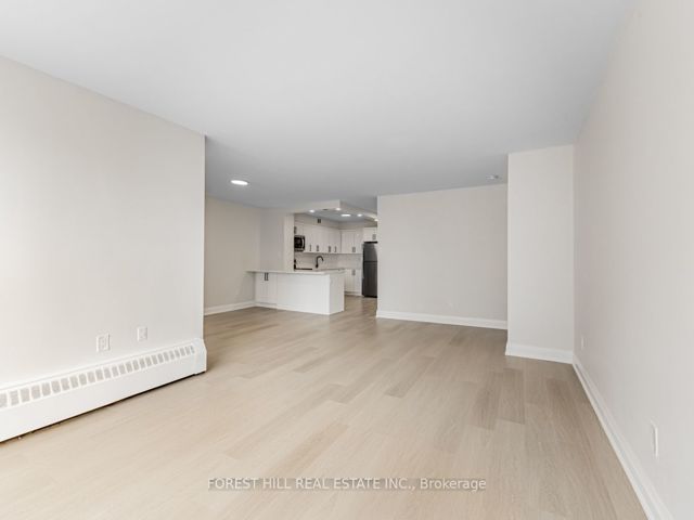 402 - 141 Lyon Crt