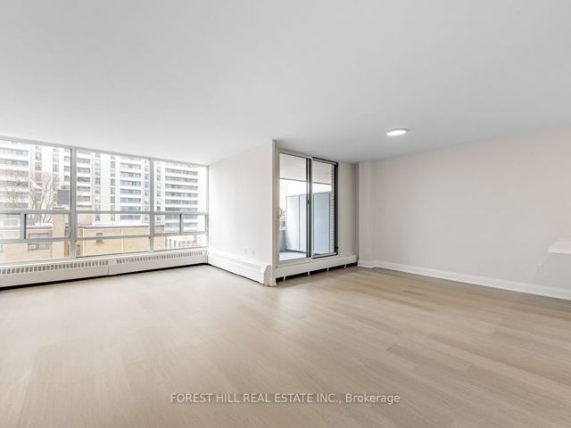 402 - 141 Lyon Crt