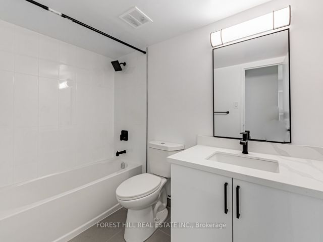 402 - 141 Lyon Crt