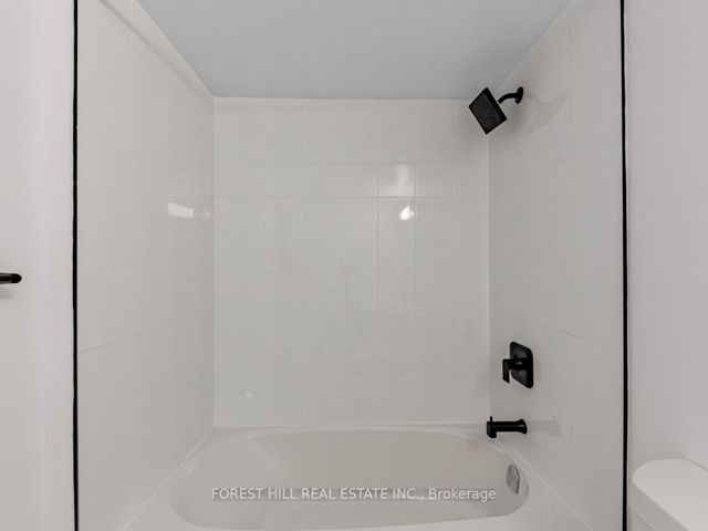 402 - 141 Lyon Crt