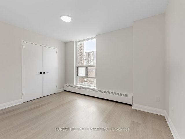 402 - 141 Lyon Crt