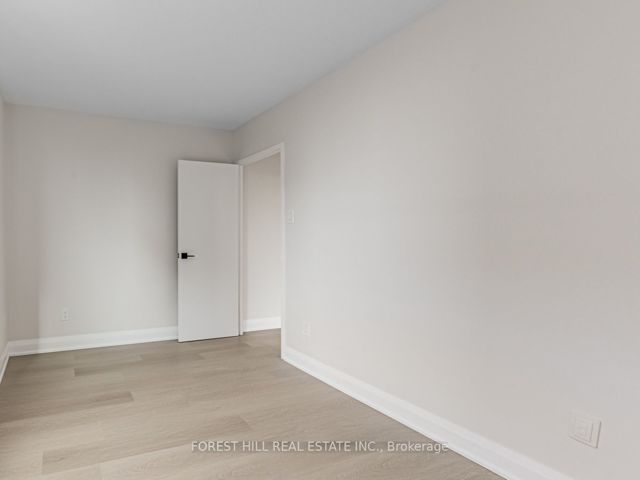402 - 141 Lyon Crt
