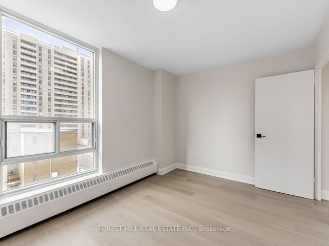 402 - 141 Lyon Crt
