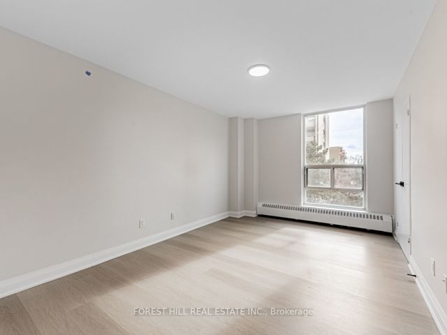 402 - 141 Lyon Crt