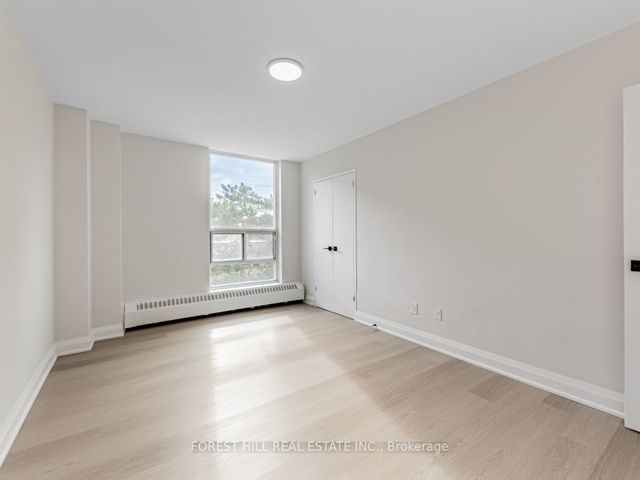 402 - 141 Lyon Crt