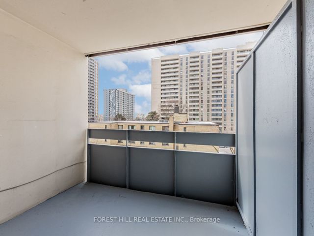 402 - 141 Lyon Crt