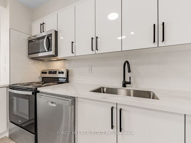 402 - 141 Lyon Crt