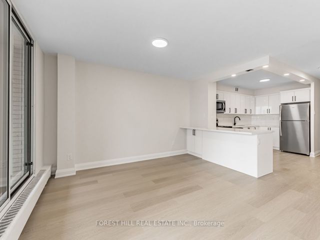 402 - 141 Lyon Crt