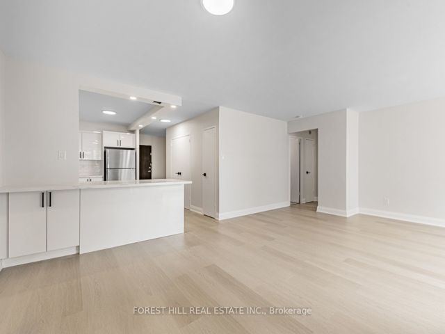 402 - 141 Lyon Crt