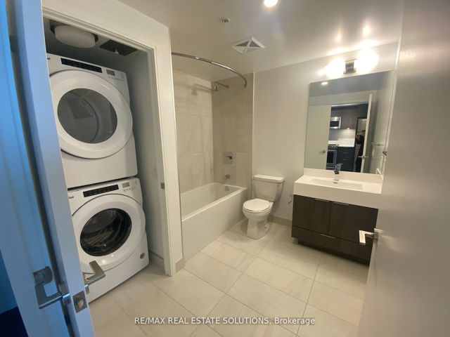 1611 - 30 Samuel Wood Way