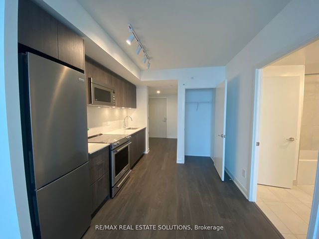 1611 - 30 Samuel Wood Way