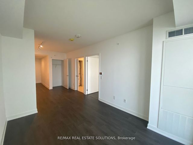 1611 - 30 Samuel Wood Way
