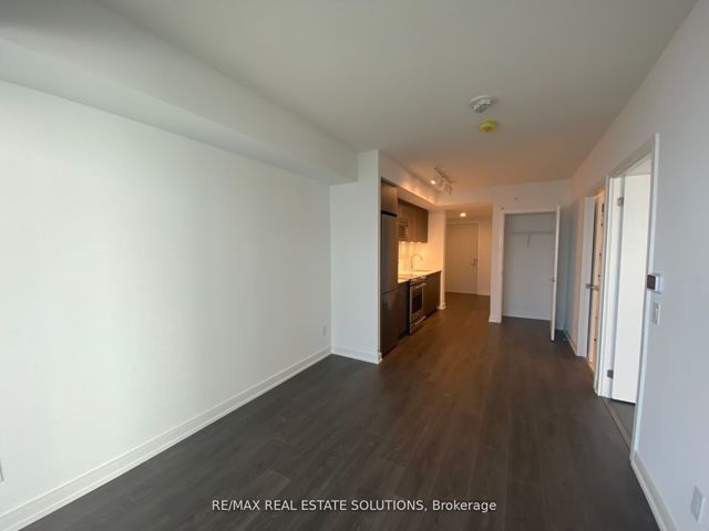 1611 - 30 Samuel Wood Way