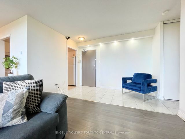 1003 - 3390 Weston Rd