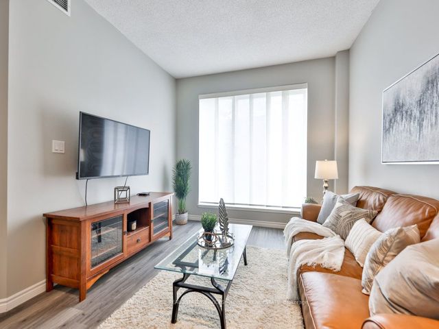102 - 4198 Dundas St W