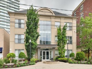 102 - 4198 Dundas St W