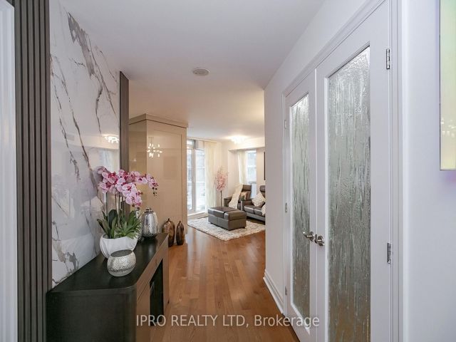 217 - 2119 Lake Shore Blvd W