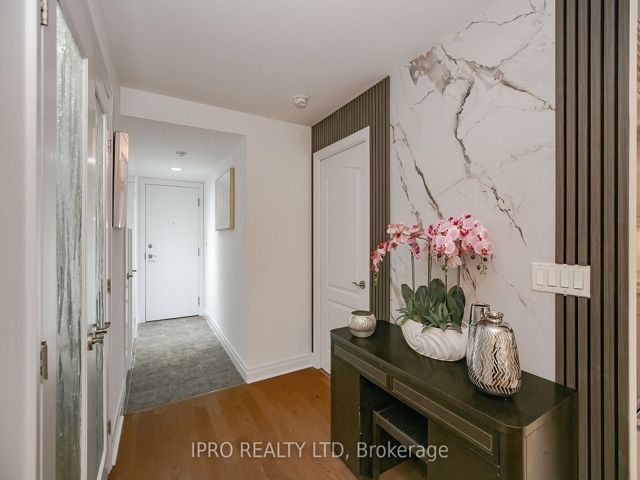 217 - 2119 Lake Shore Blvd W