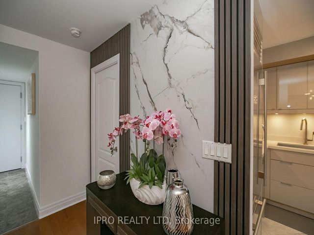 217 - 2119 Lake Shore Blvd W