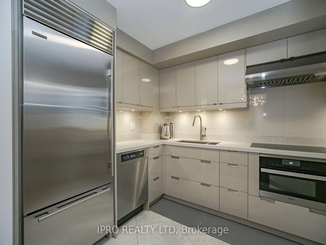 217 - 2119 Lake Shore Blvd W