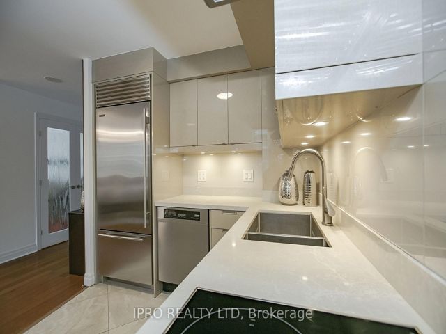 217 - 2119 Lake Shore Blvd W