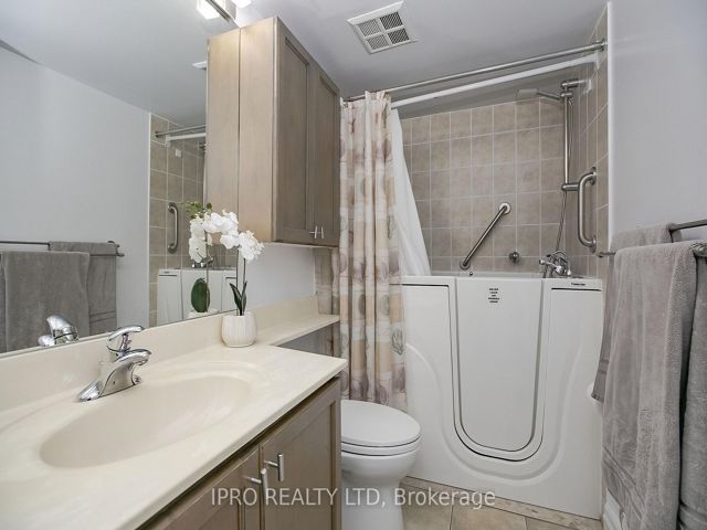 217 - 2119 Lake Shore Blvd W