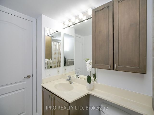 217 - 2119 Lake Shore Blvd W