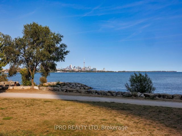 217 - 2119 Lake Shore Blvd W