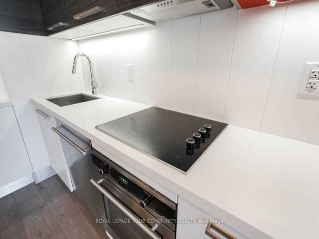 1002 - 36 Park Lawn Rd