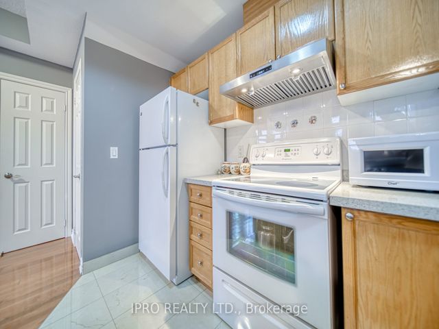 #2 - 1947 Lawrence Ave