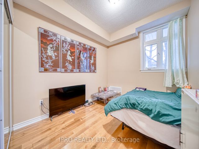 #2 - 1947 Lawrence Ave