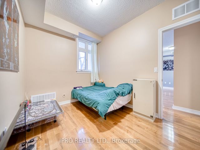 #2 - 1947 Lawrence Ave
