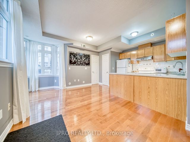 #2 - 1947 Lawrence Ave
