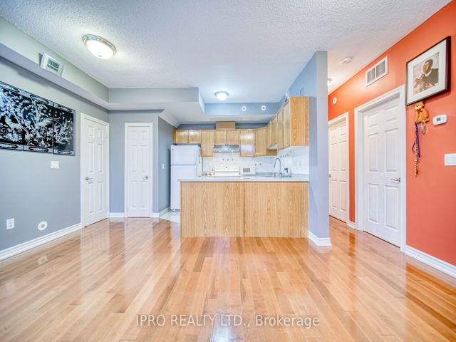#2 - 1947 Lawrence Ave