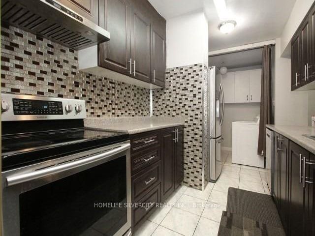 711 - 340 Dixon Rd