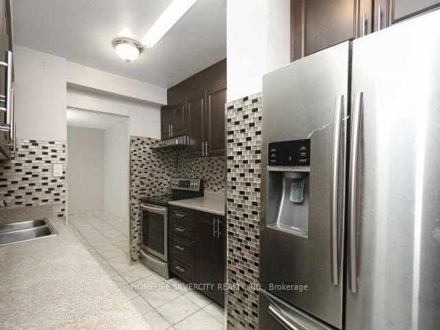 711 - 340 Dixon Rd