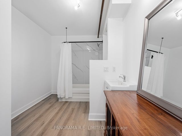405 - 300 Manitoba St