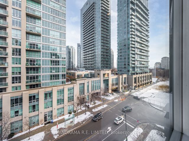 405 - 300 Manitoba St