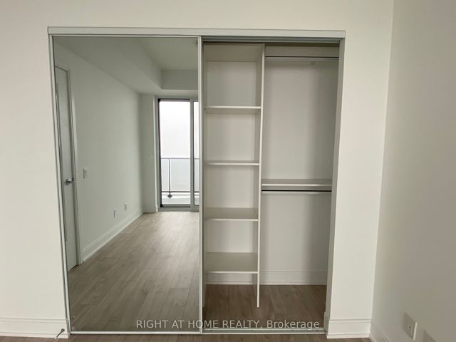 1701 - 70 Annie Craig Dr