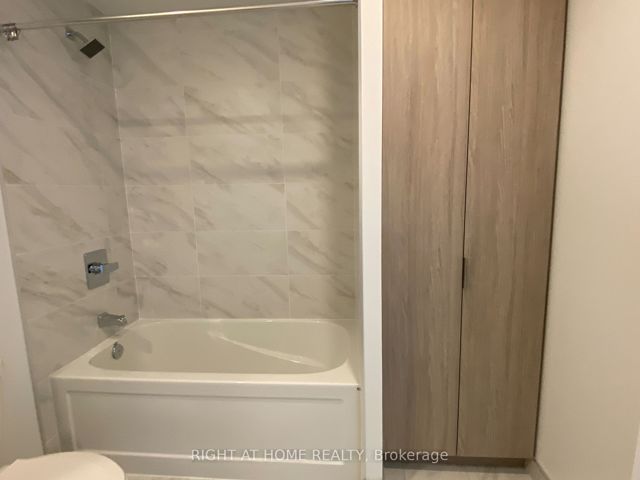 1701 - 70 Annie Craig Dr