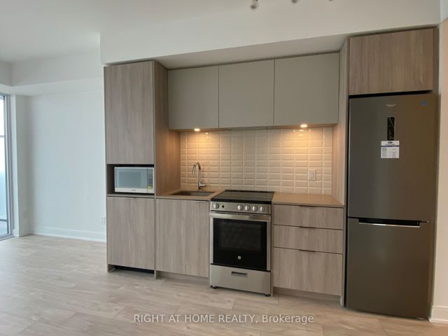 1701 - 70 Annie Craig Dr