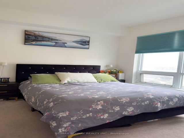 912 - 840 Queens Plate Dr