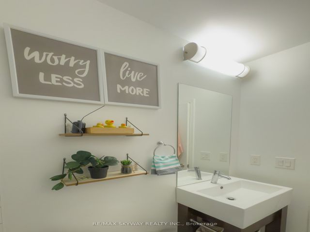 912 - 840 Queens Plate Dr