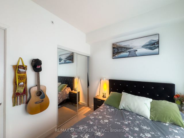 912 - 840 Queens Plate Dr